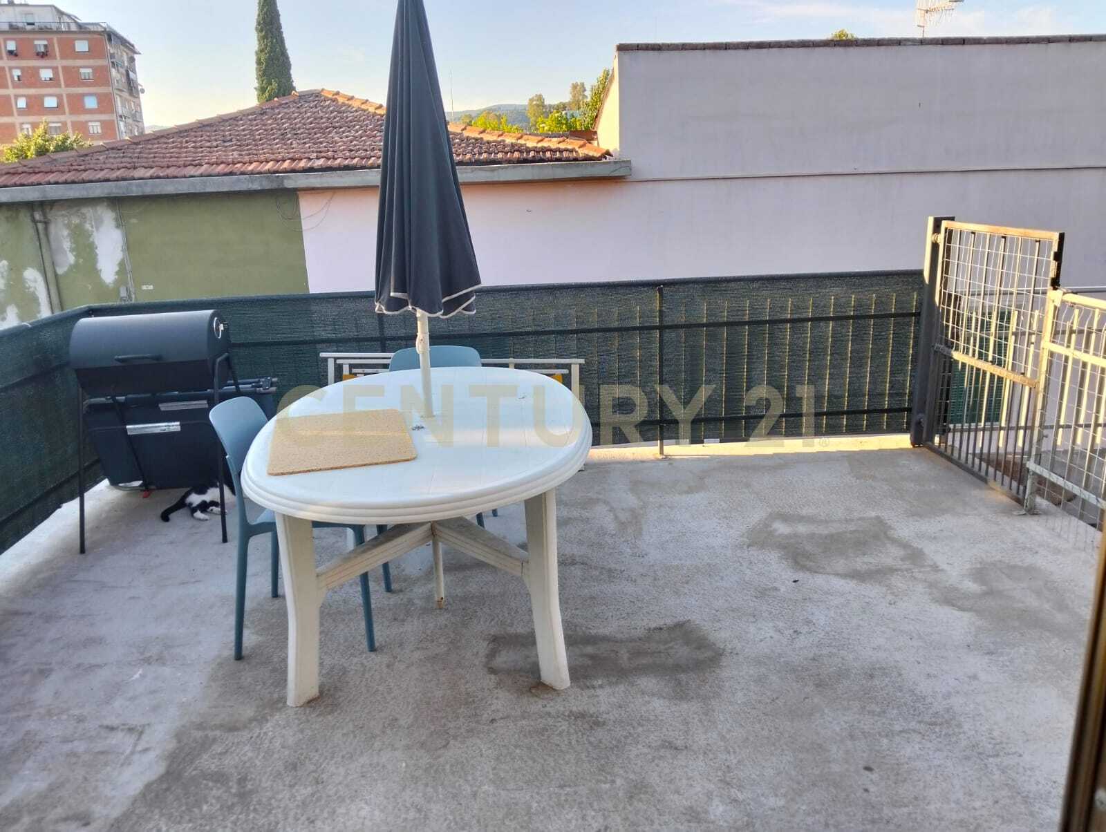 Appartamento con giardino in largo centurie 26, Roccastrada