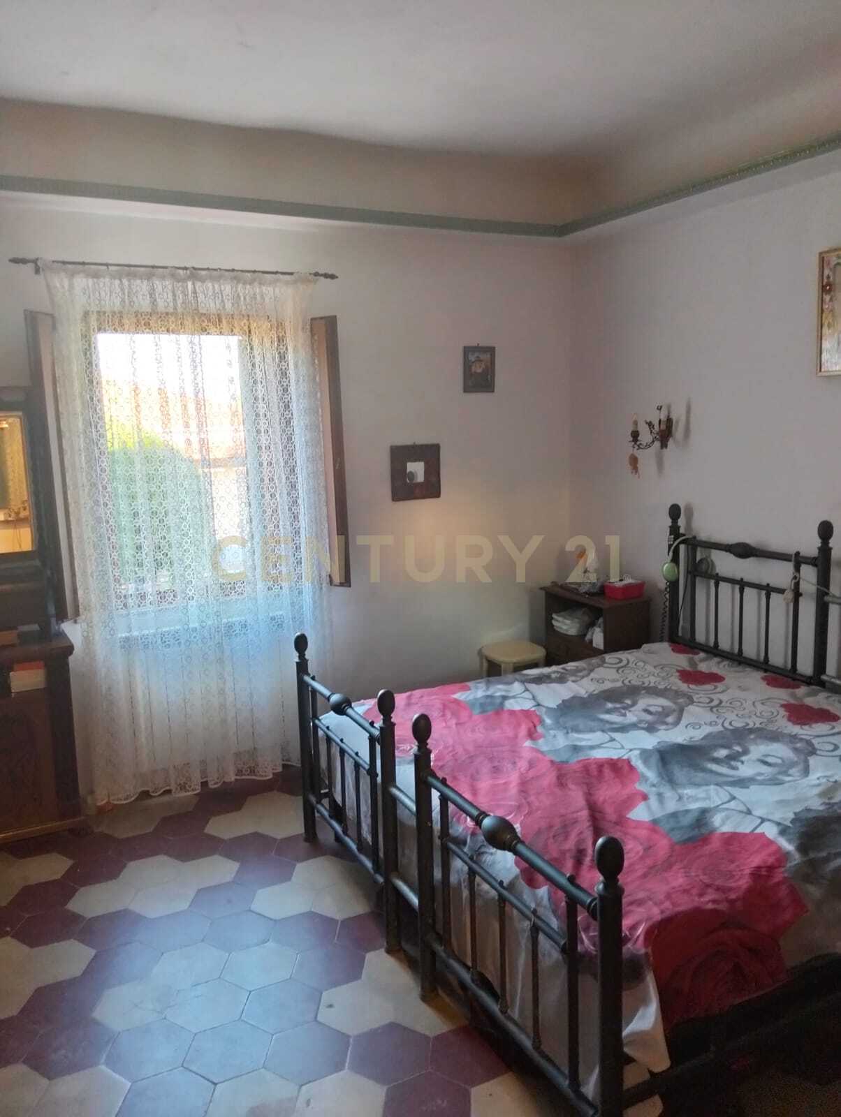 Appartamento con giardino in largo centurie 26, Roccastrada