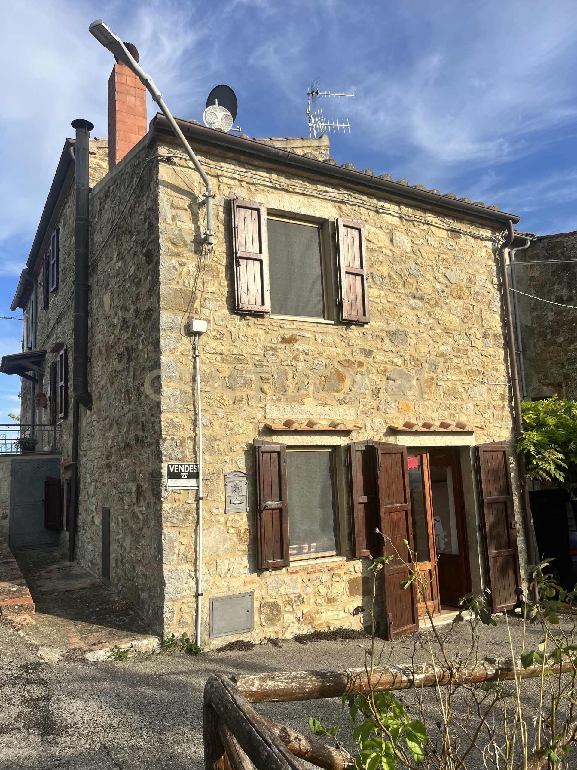 Casa indipendente con giardino in via g. matteotti, Semproniano