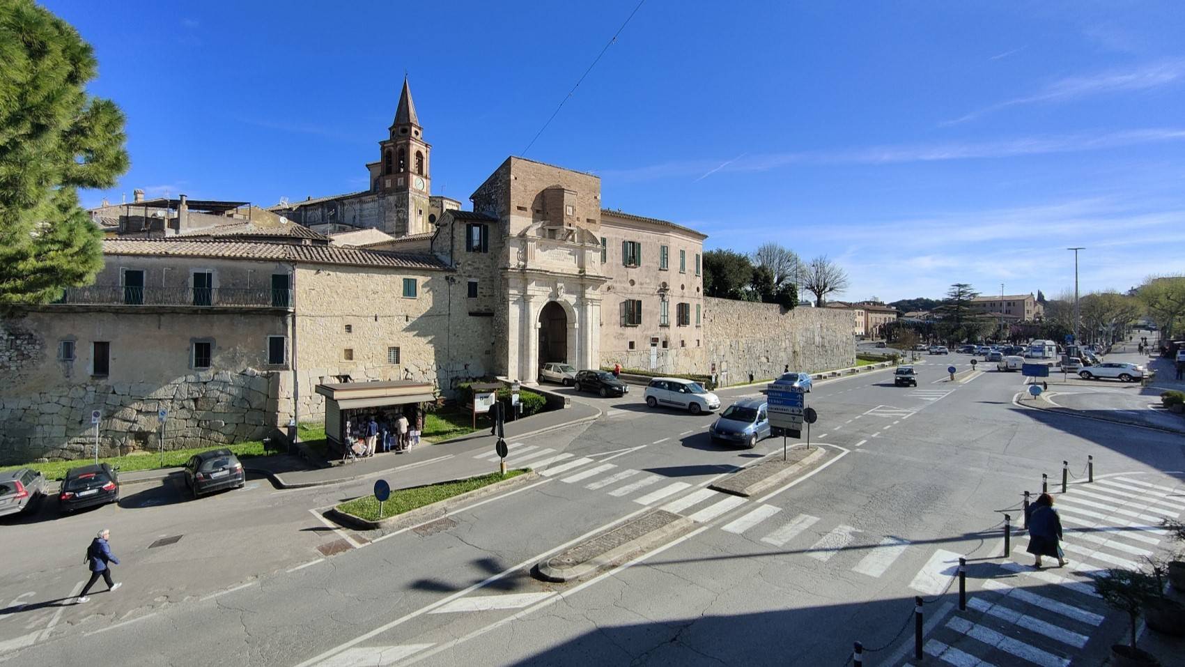 Locale commerciale in affitto a Amelia