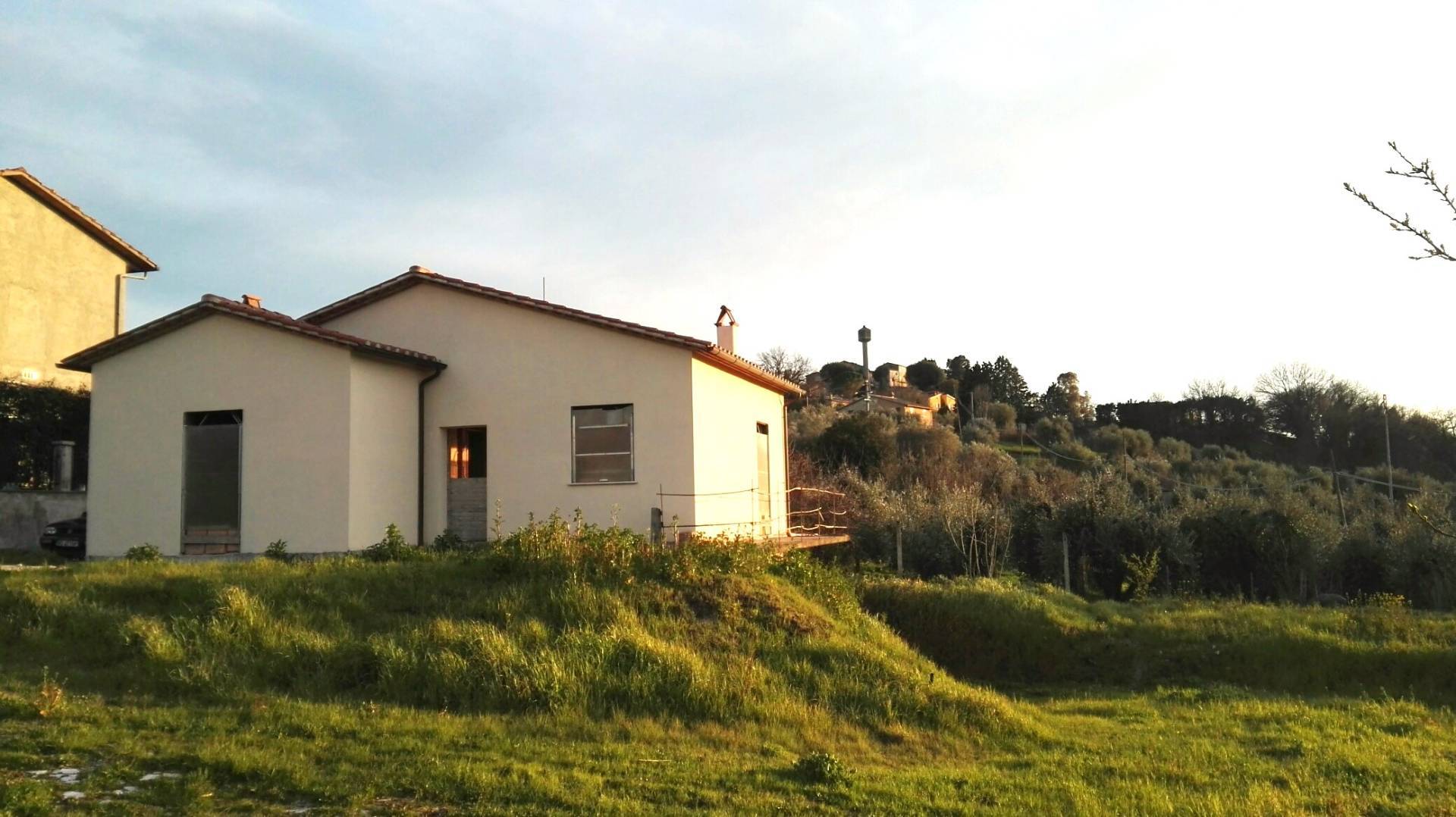 Casa indipendente con box doppio, Amelia montecampano