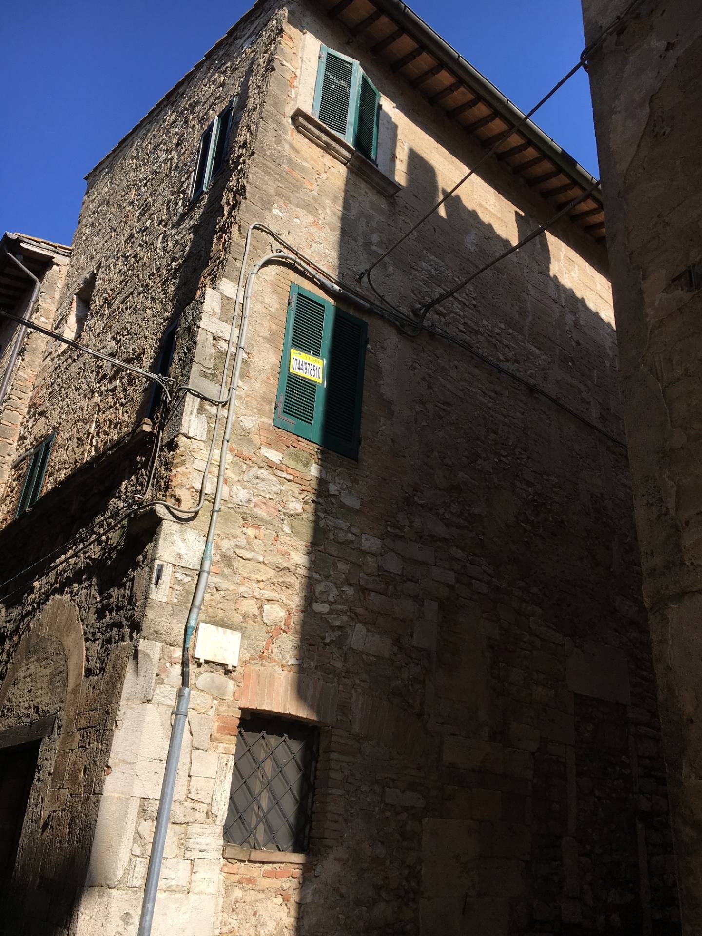 Stabile/Palazzo da ristrutturare a Amelia