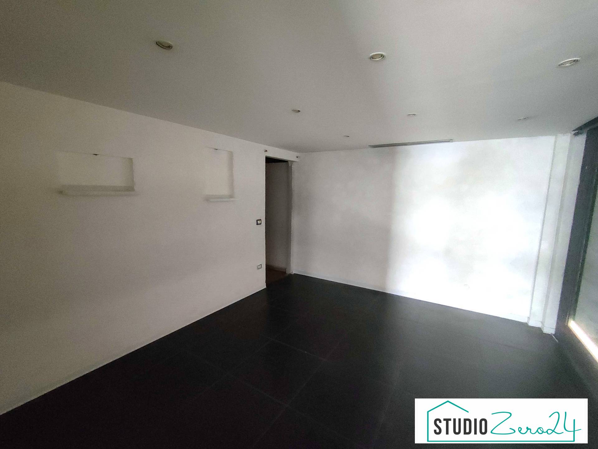 Locale commerciale in affitto a Amelia