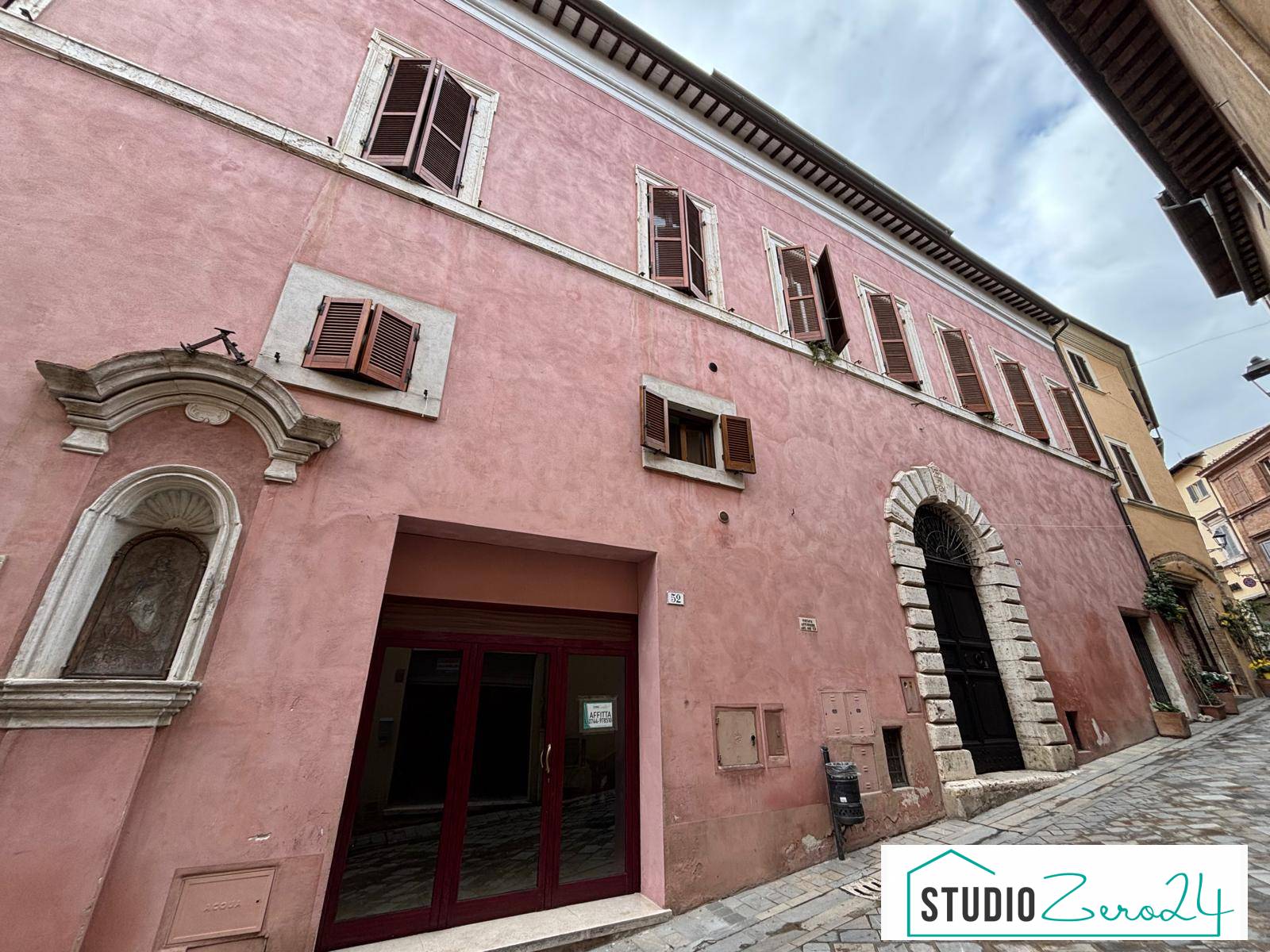 Locale commerciale in affitto a Amelia