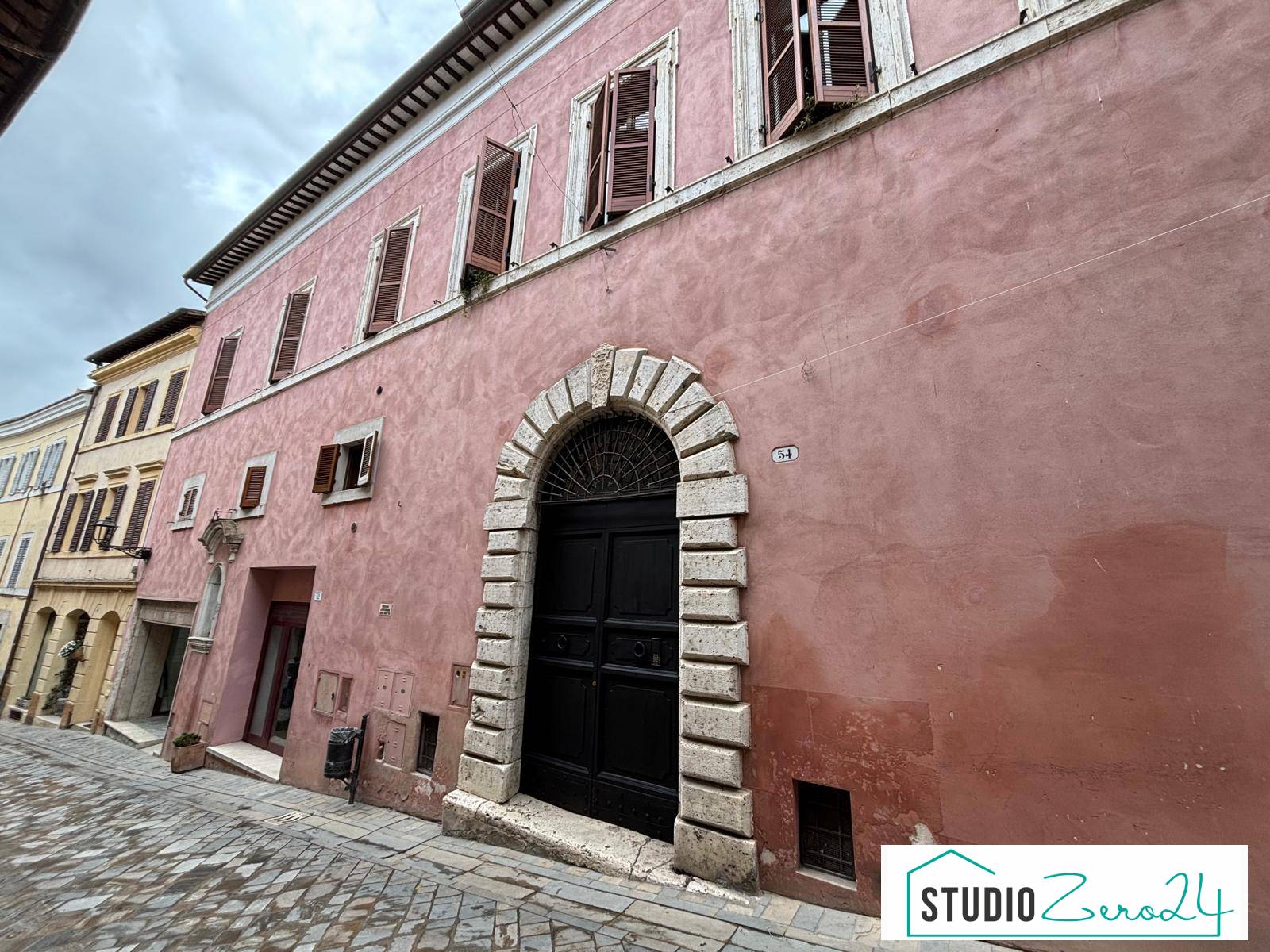 Locale commerciale in affitto a Amelia