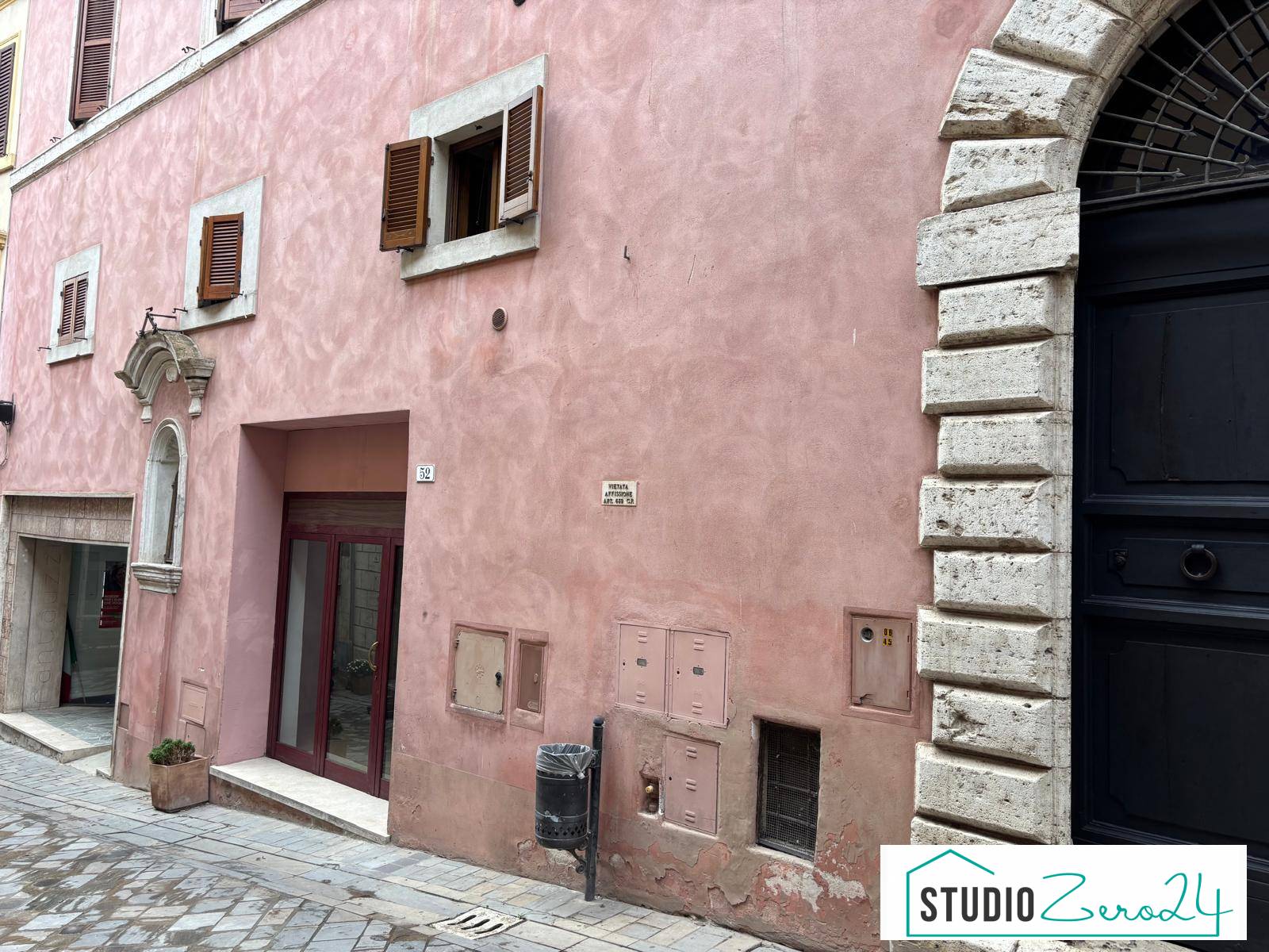 Locale commerciale in affitto a Amelia