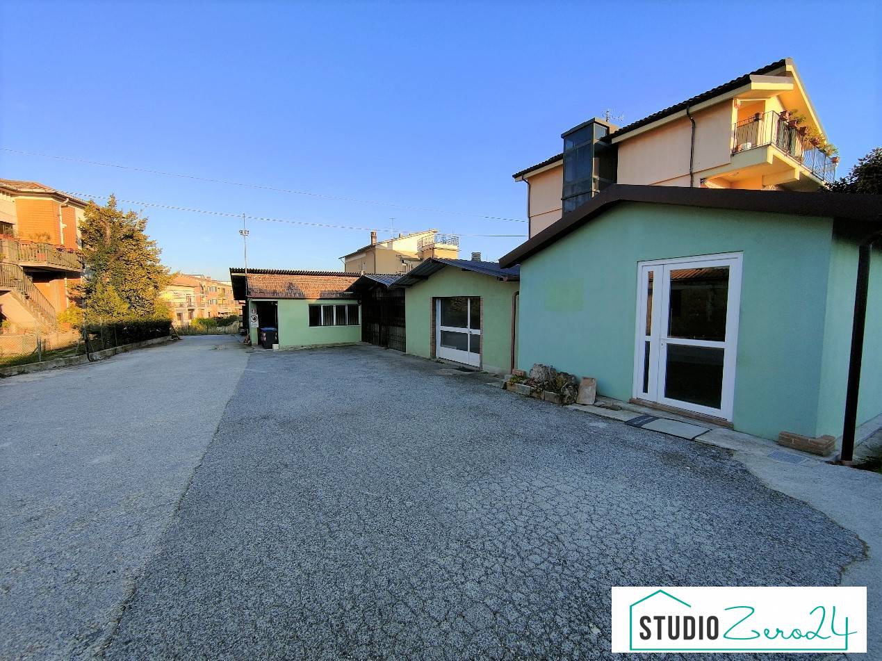 Locale commerciale in affitto a Amelia