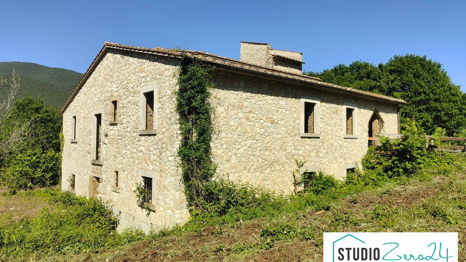 Casale in vendita a Guardea