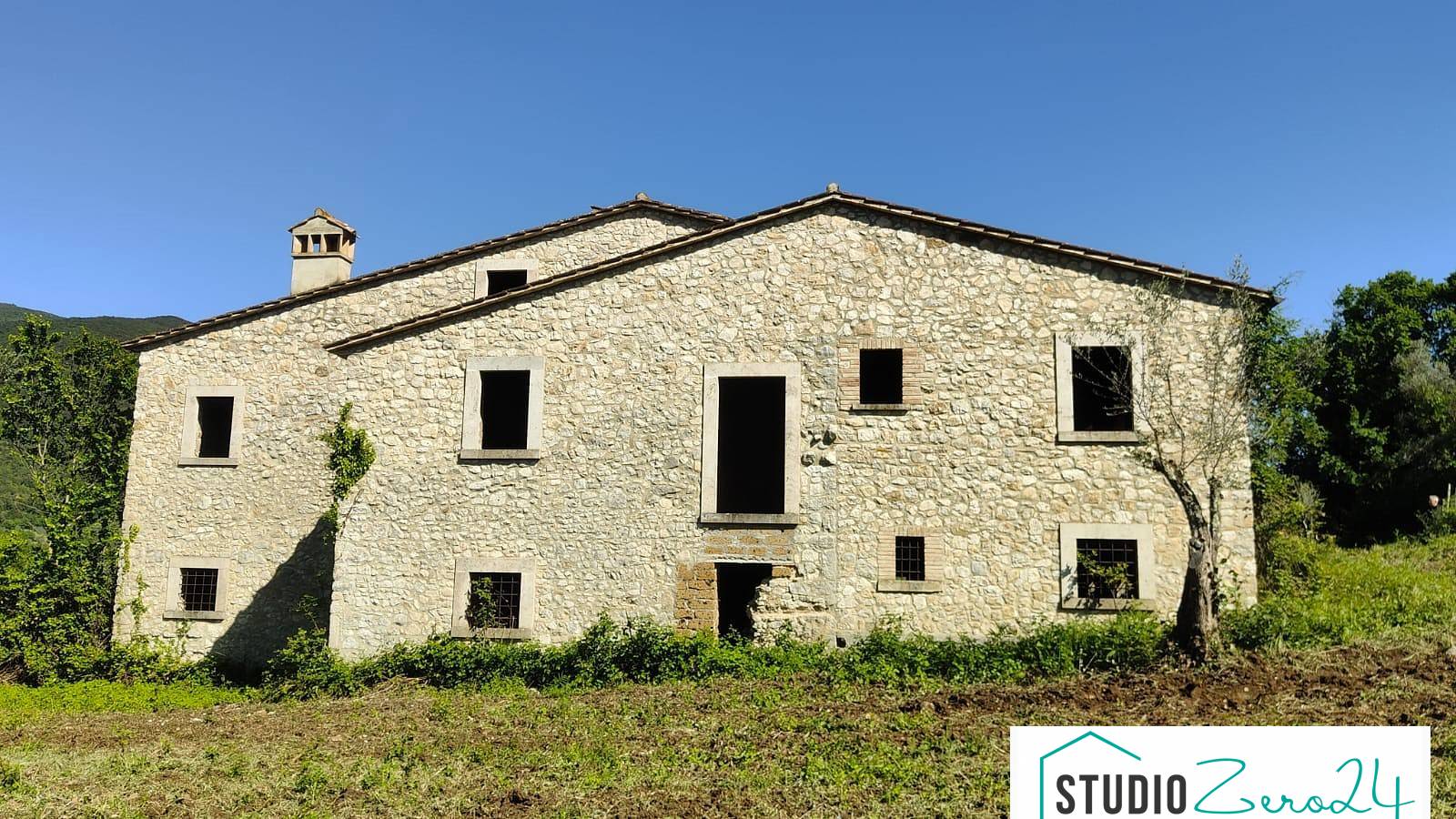 Casale in vendita a Guardea