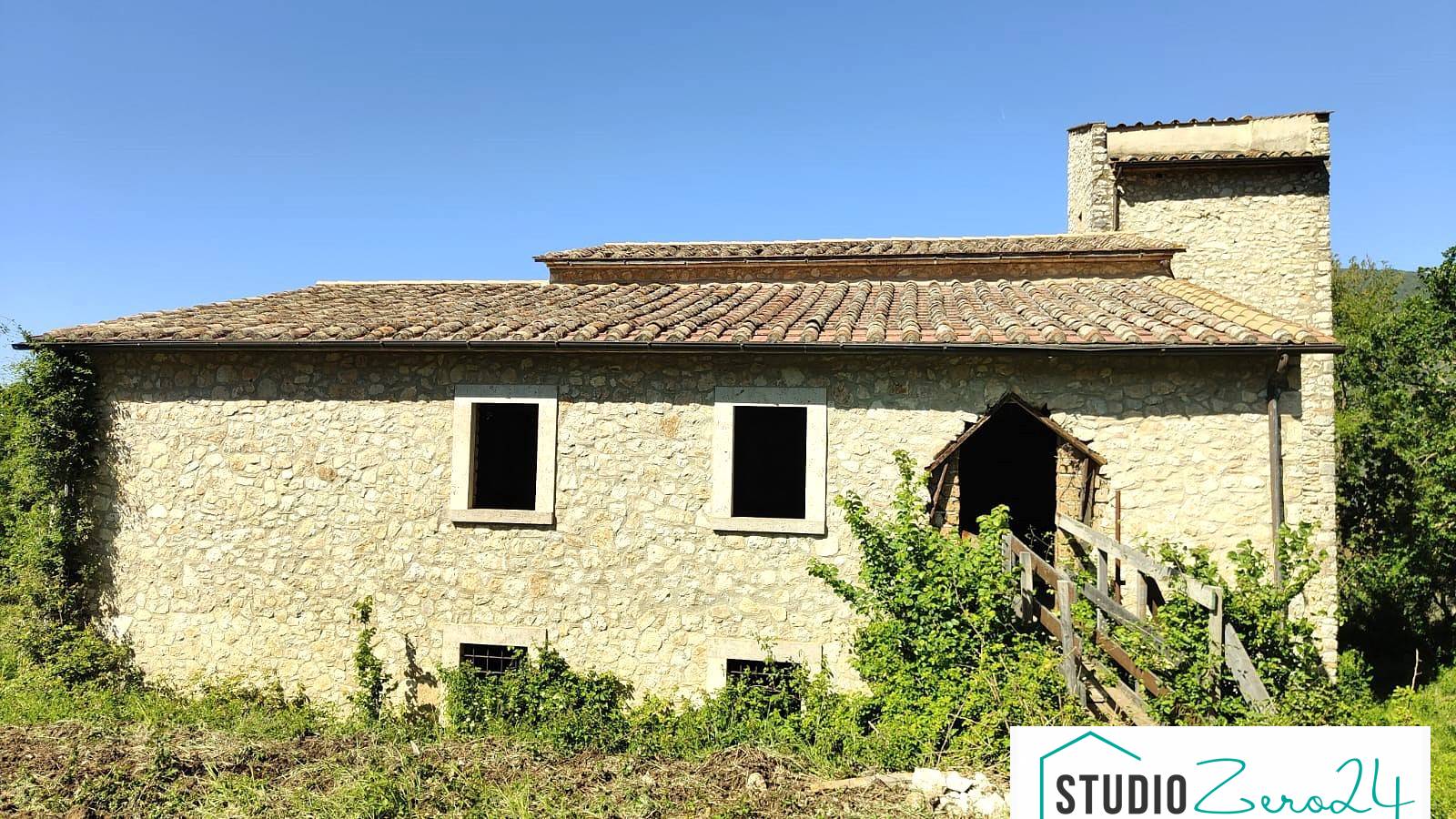 Casale in vendita a Guardea