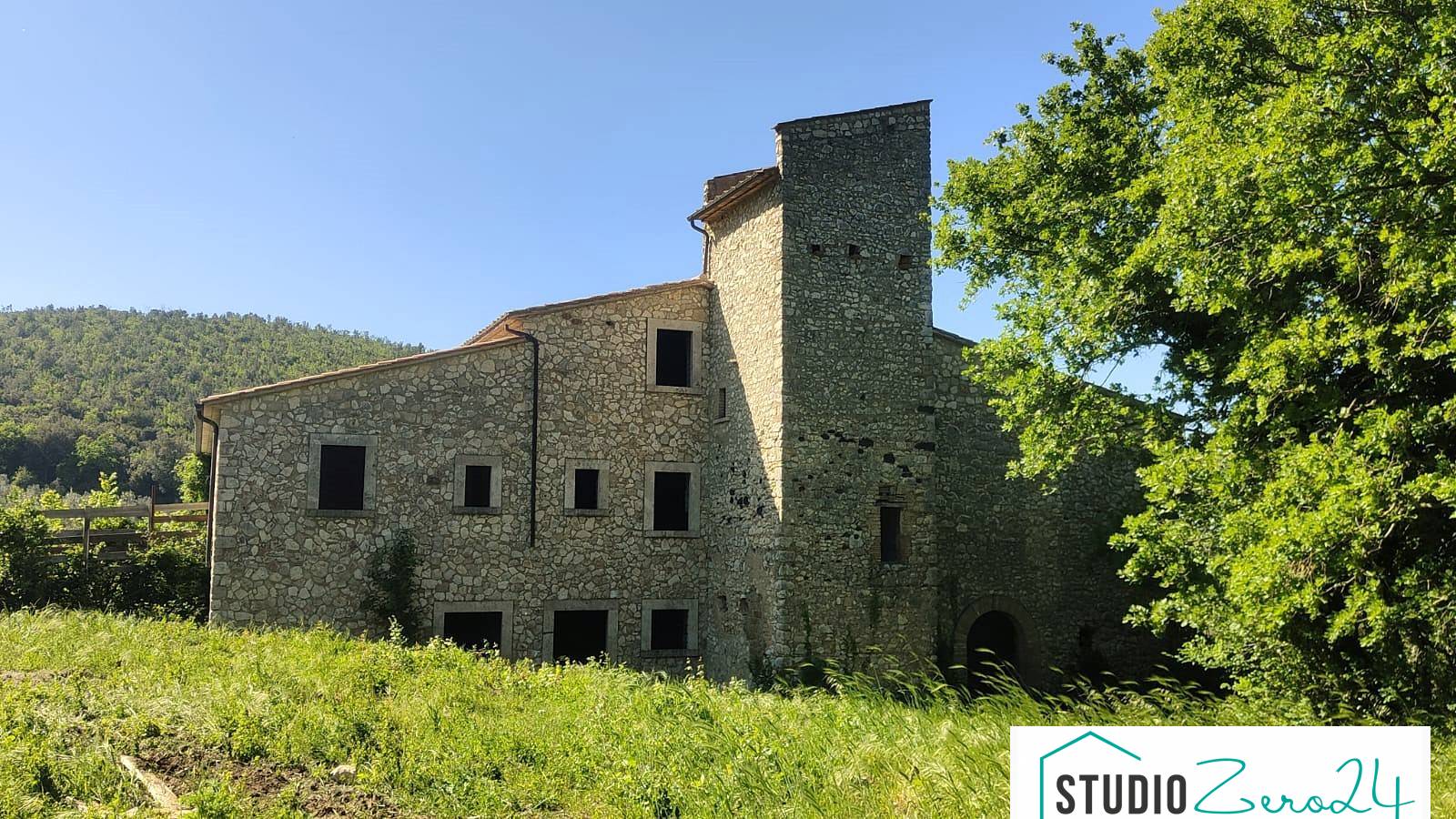 Casale in vendita a Guardea