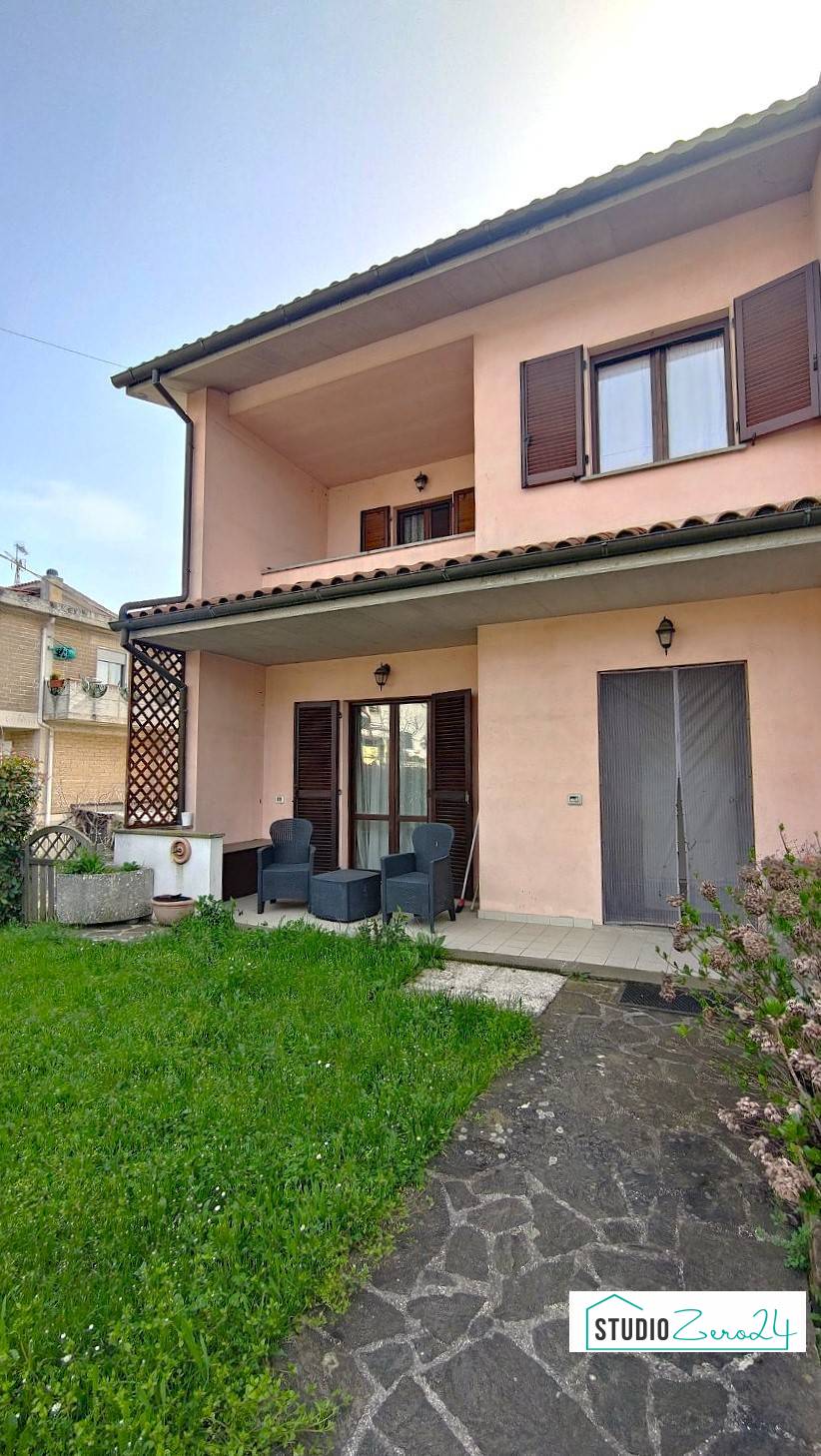 Villetta trifamiliare in vendita a Montecastrilli, Farnetta