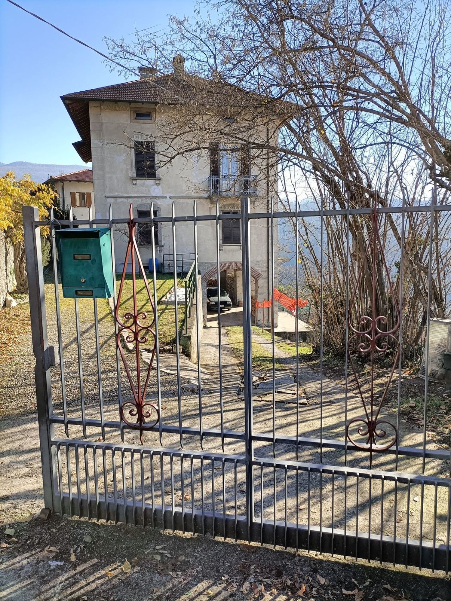 Casa indipendente con terrazzo a Gemonio