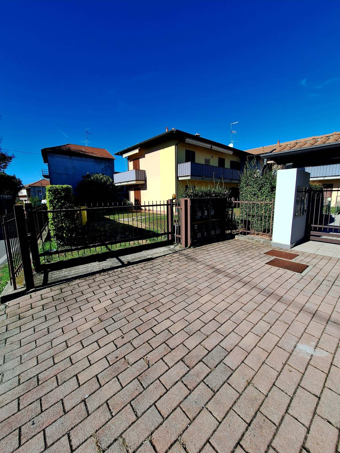 Appartamento in vendita a Mornago, Crugnola