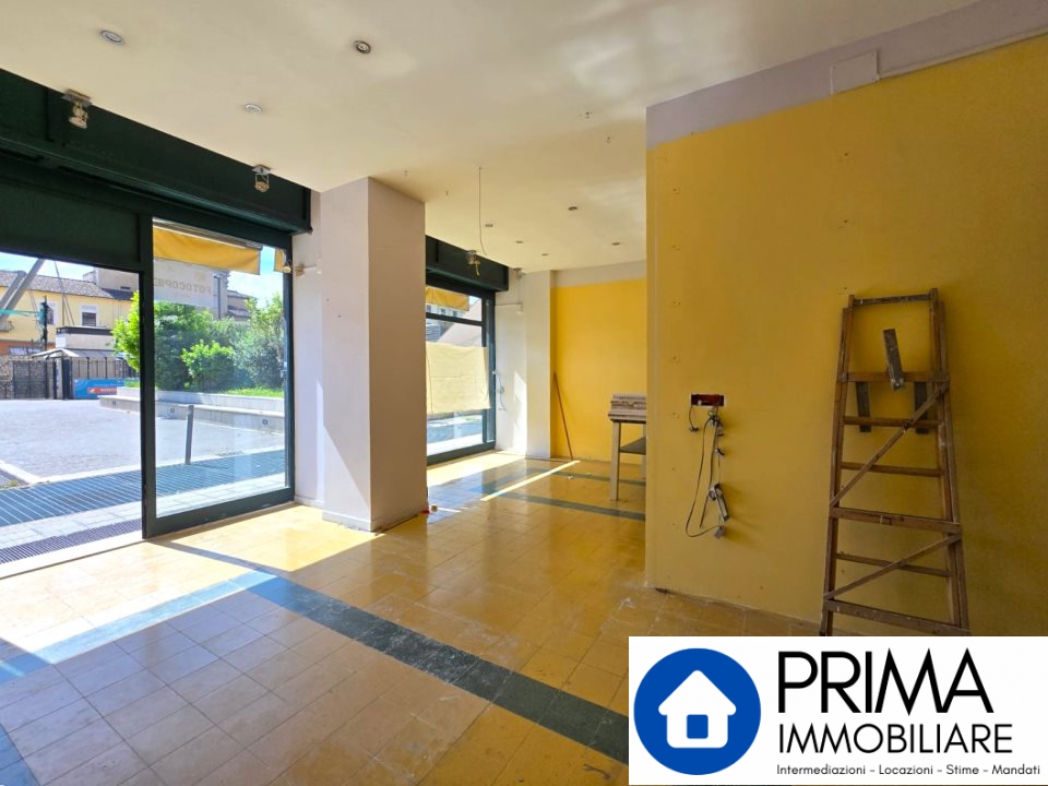 Locale commerciale in vendita a Terni