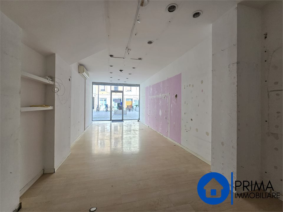 Locale commerciale in affitto a Terni