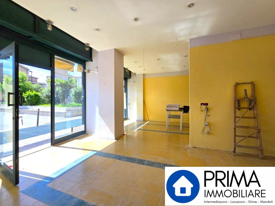 Locale commerciale in vendita a Terni