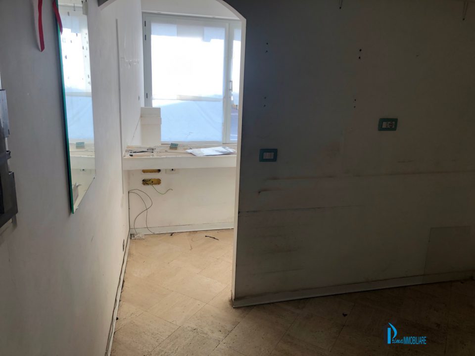 Locale commerciale in affitto a Terni