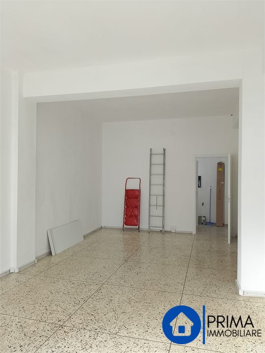 Locale commerciale in affitto a Terni