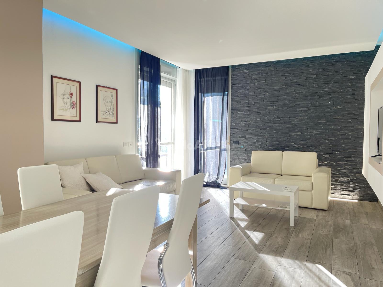 Trilocale con terrazzo, Gallarate cascinetta