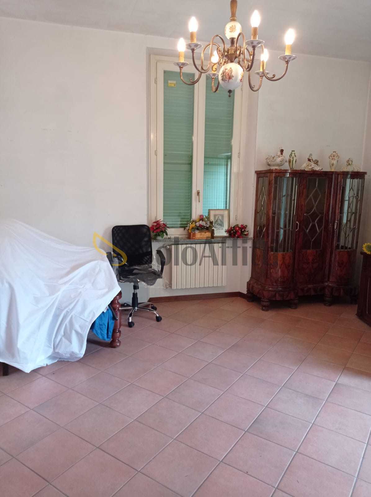 Trilocale ristrutturato, Carnago centro