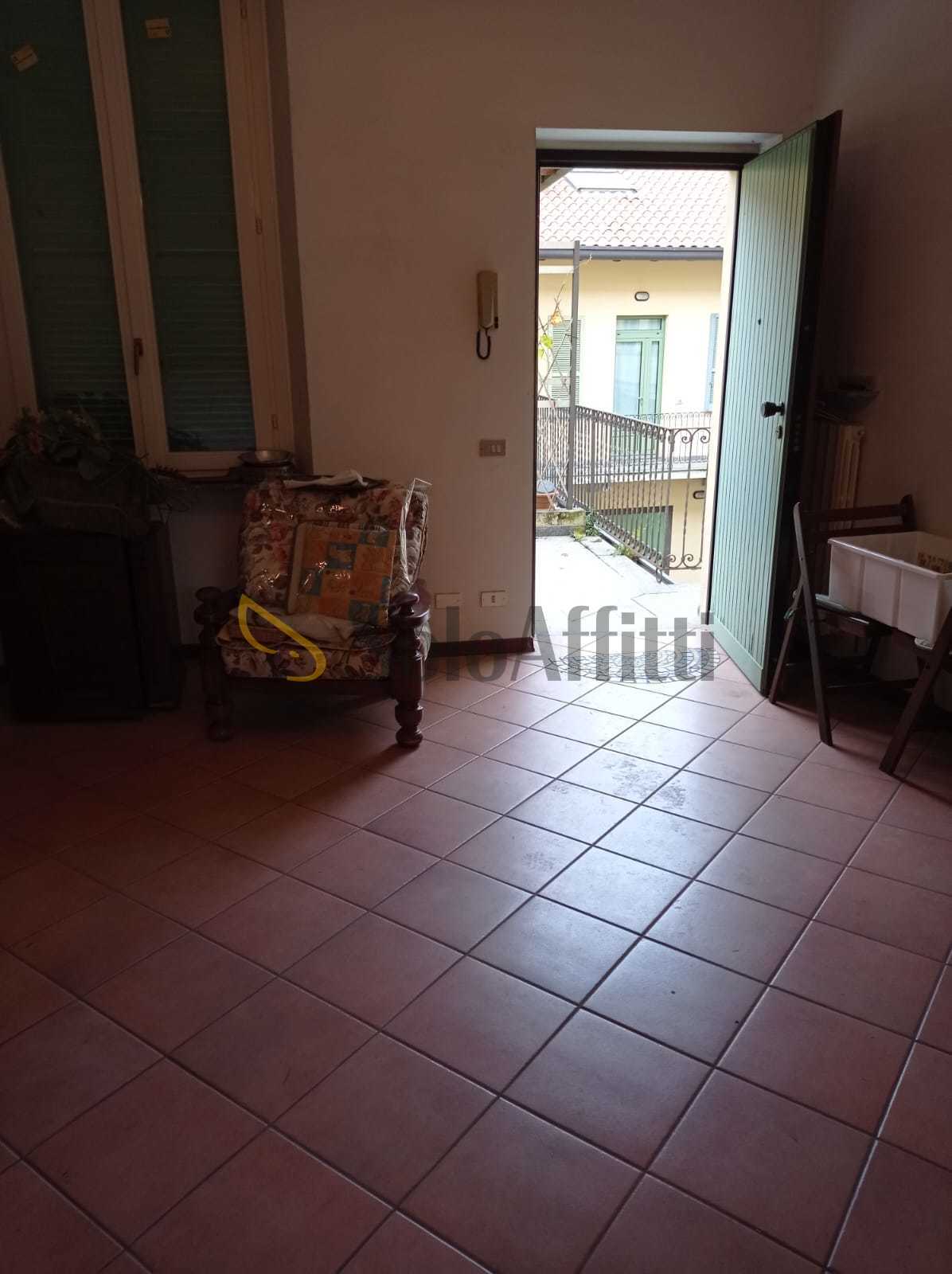 Trilocale ristrutturato, Carnago centro