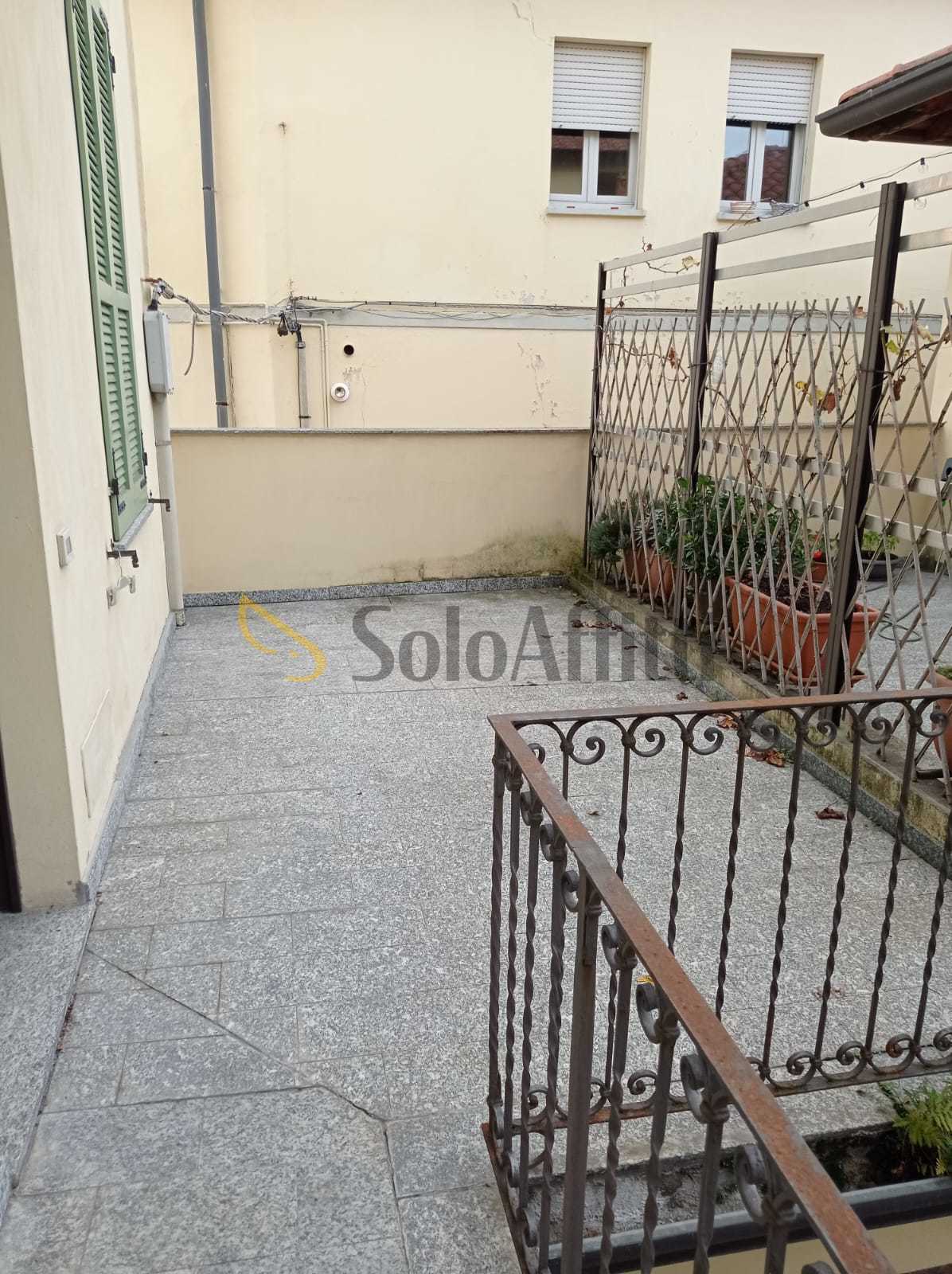 Trilocale ristrutturato, Carnago centro