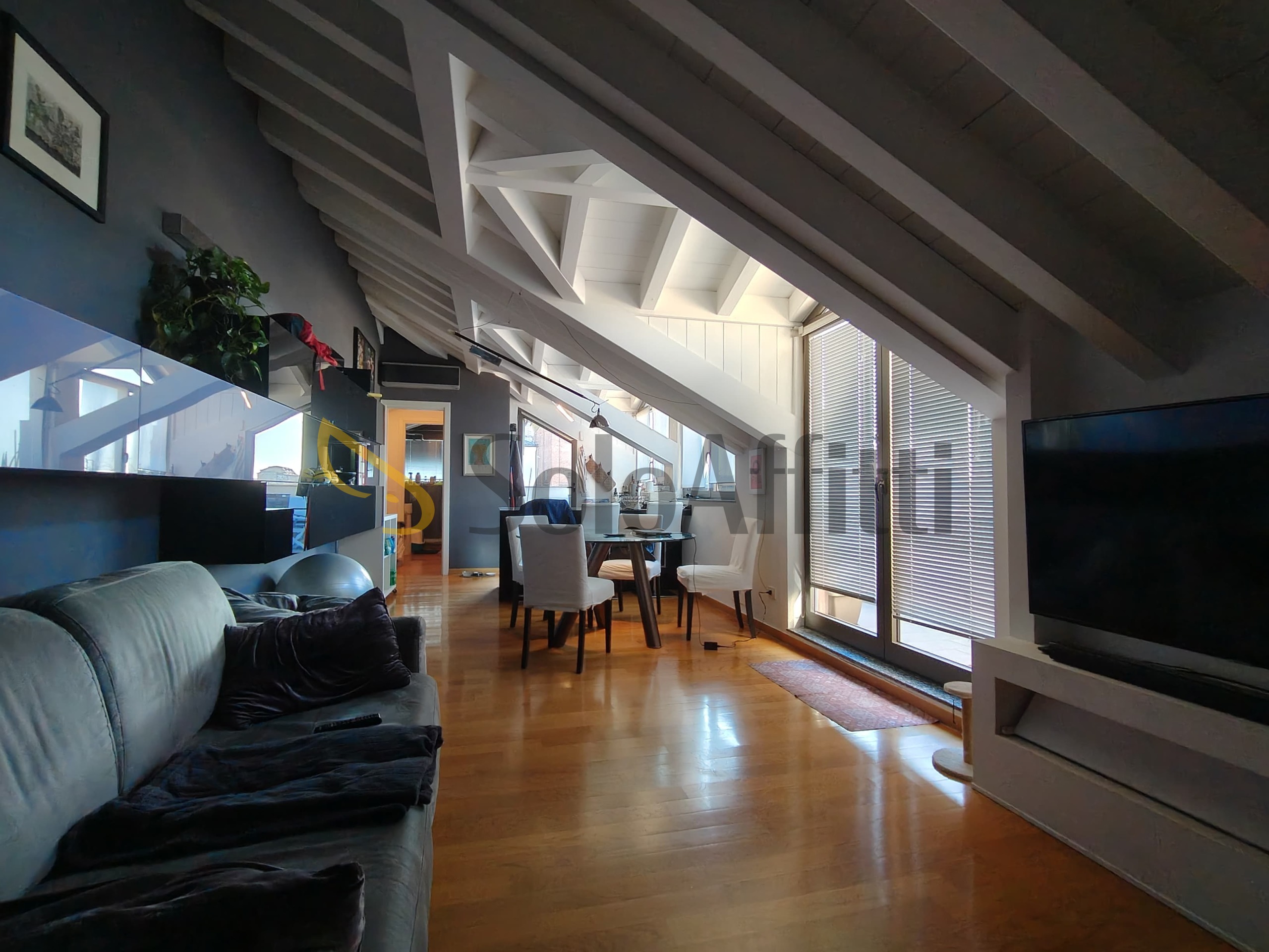 Bilocale con terrazzo, Gallarate centro storico