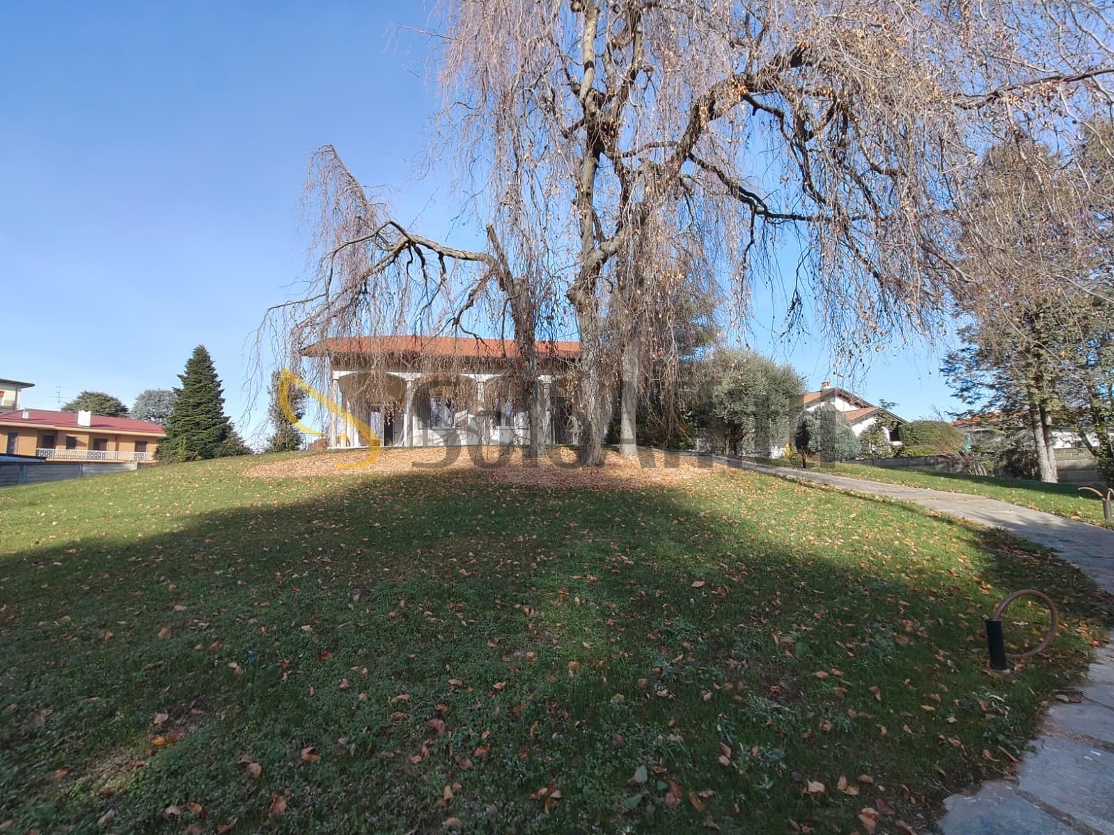 Villa con giardino a Marnate