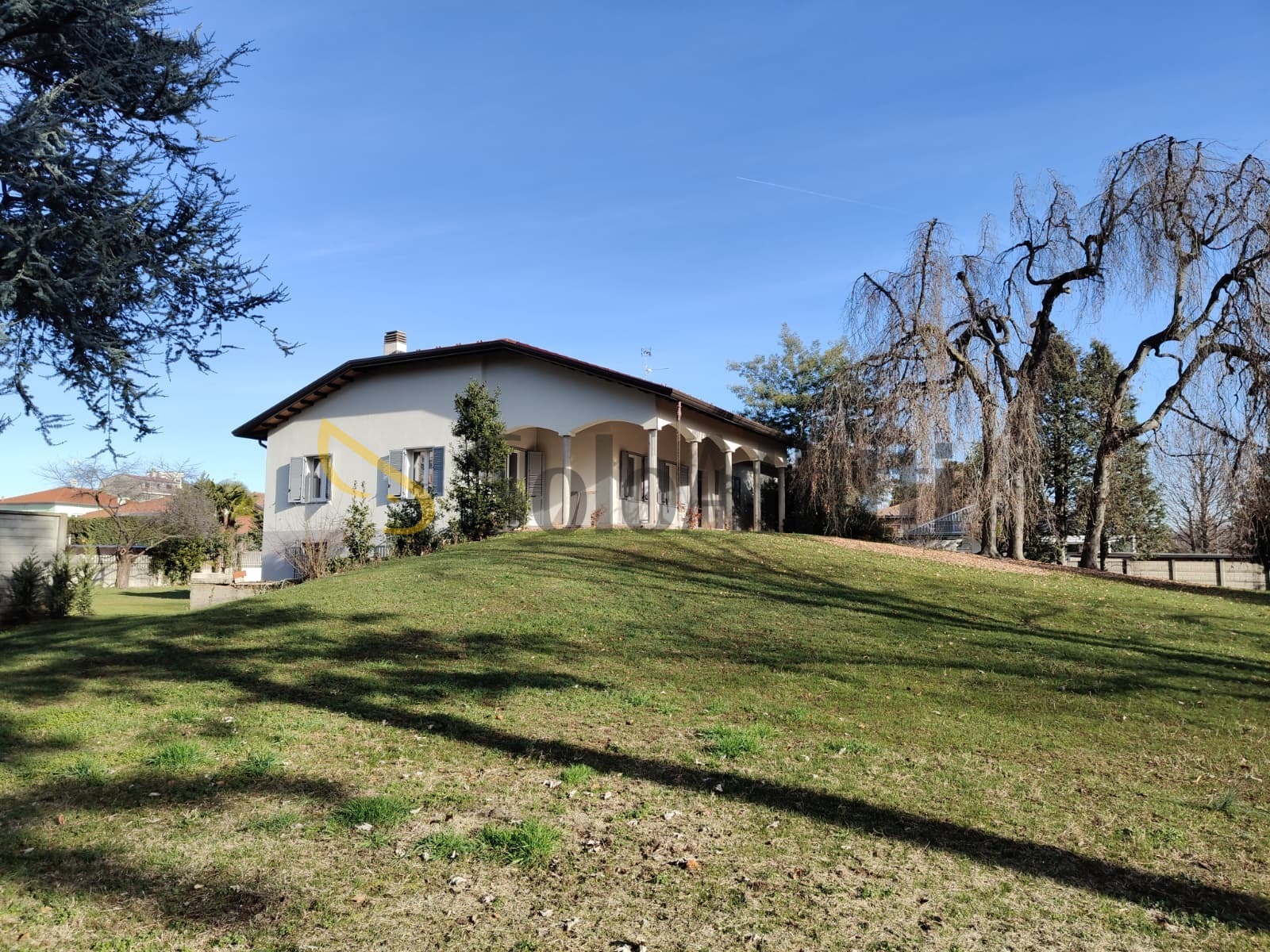 Villa con giardino a Marnate