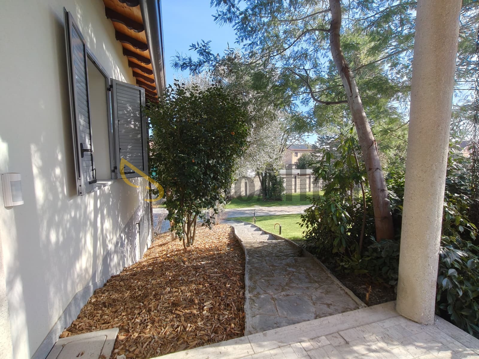 Villa con giardino a Marnate