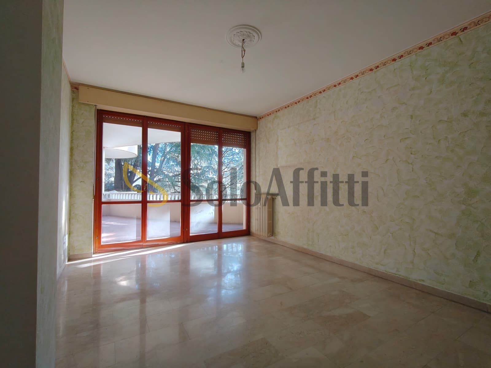 Trilocale con terrazzo, Gallarate via carlo no�
