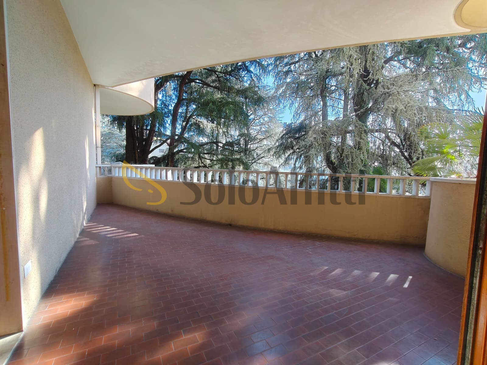 Trilocale con terrazzo, Gallarate via carlo no�