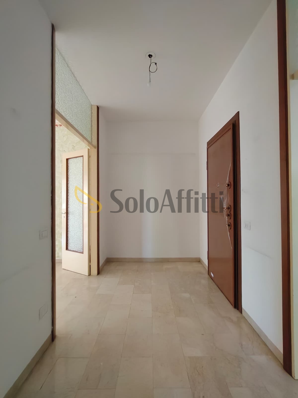 Trilocale con terrazzo, Gallarate via carlo no�