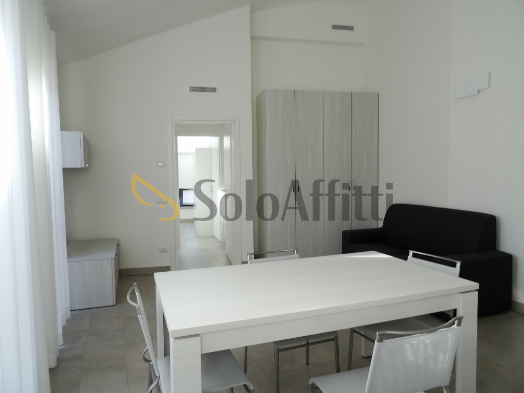 Bilocale con terrazzo, Gallarate centro
