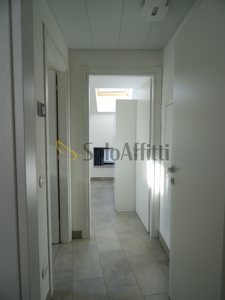 Bilocale con terrazzo, Gallarate centro
