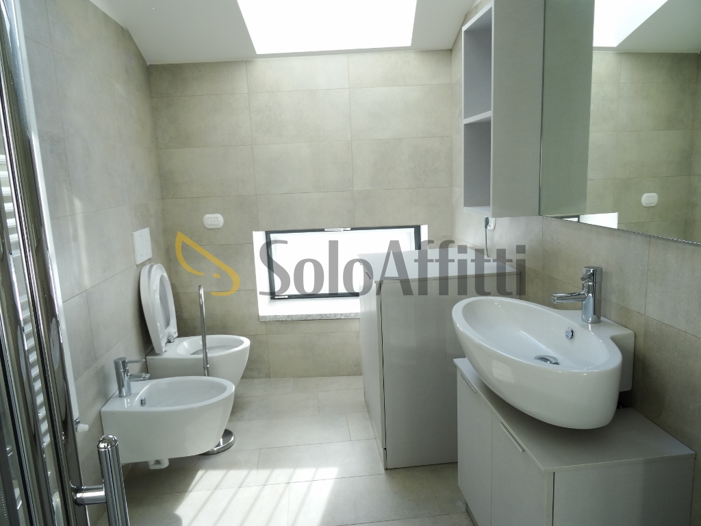 Bilocale con terrazzo, Gallarate centro