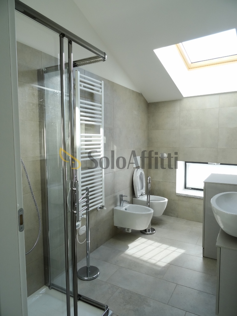 Bilocale con terrazzo, Gallarate centro