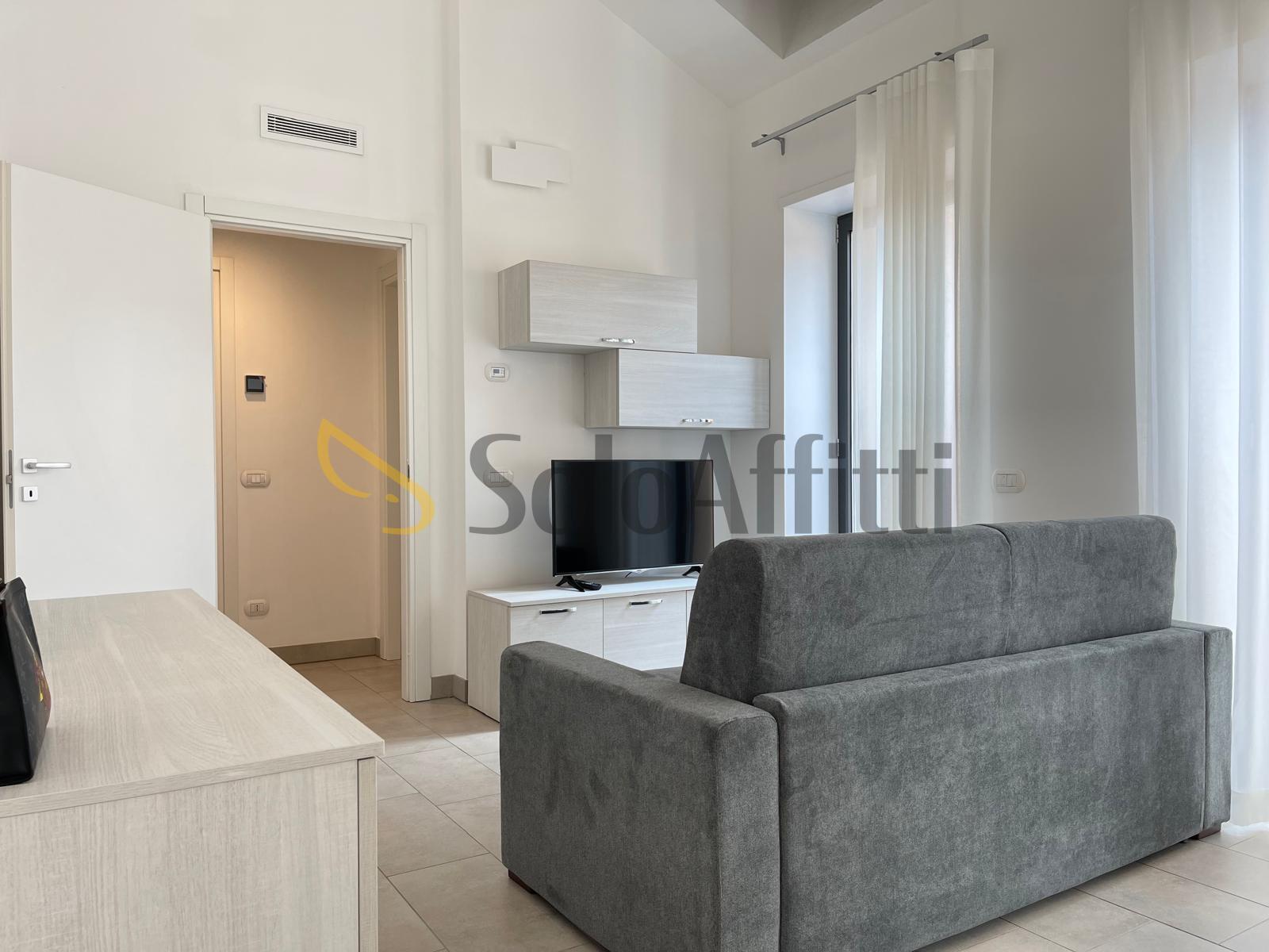 Bilocale con terrazzo, Gallarate centro