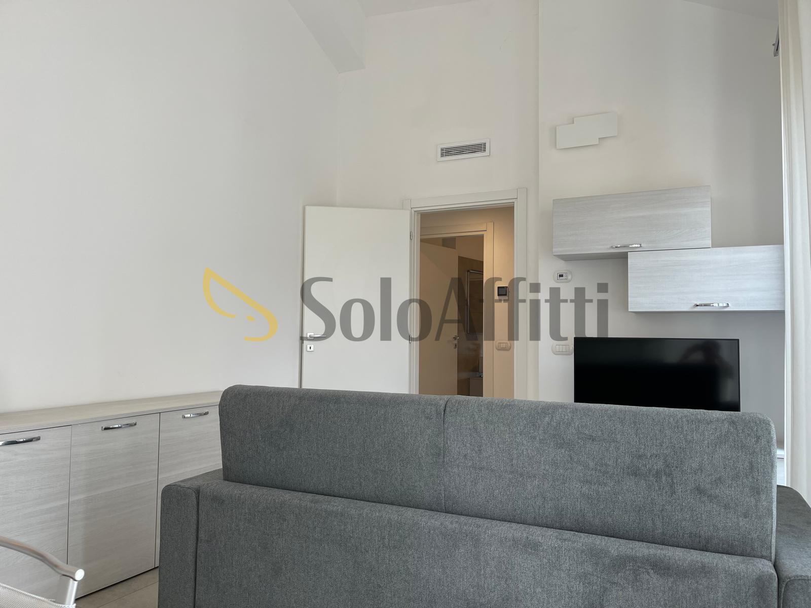 Bilocale con terrazzo, Gallarate centro