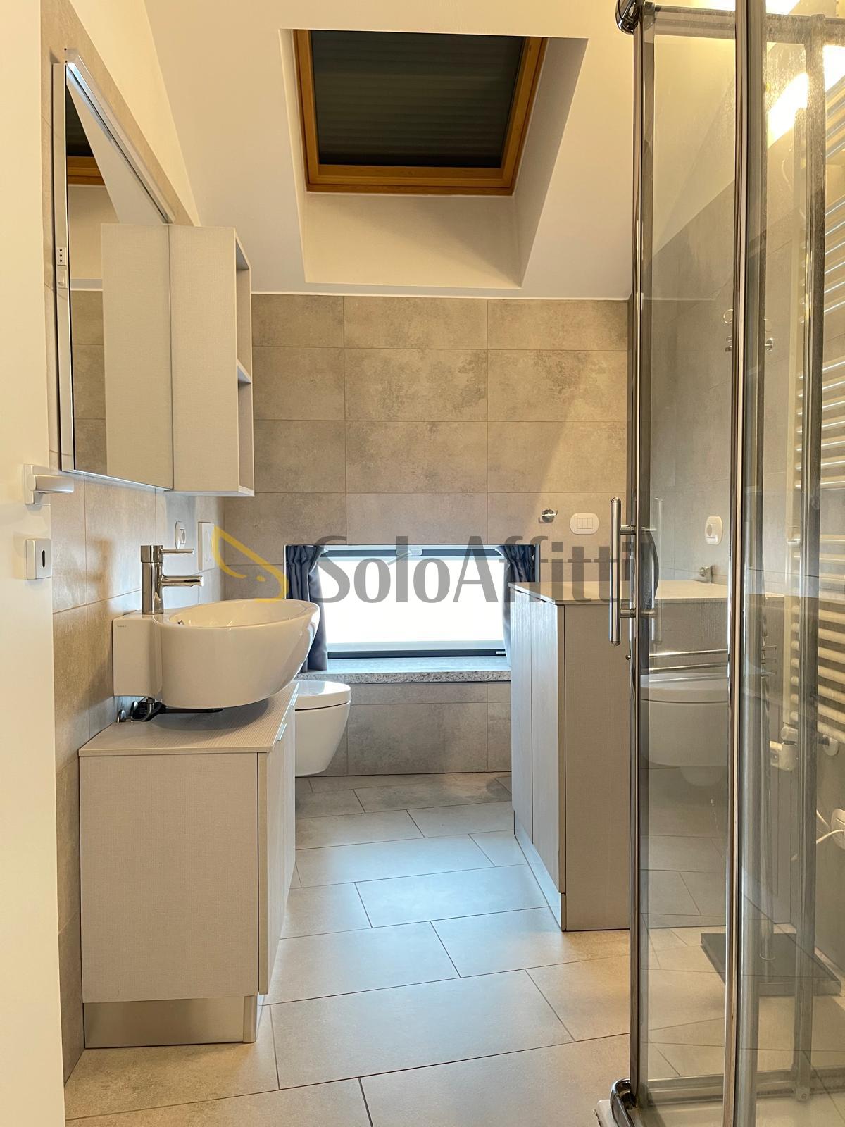 Bilocale con terrazzo, Gallarate centro