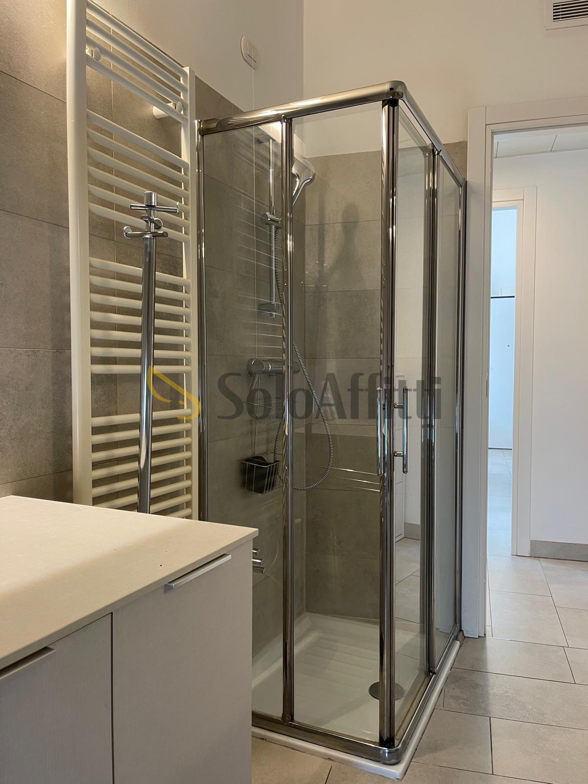 Bilocale con terrazzo, Gallarate centro