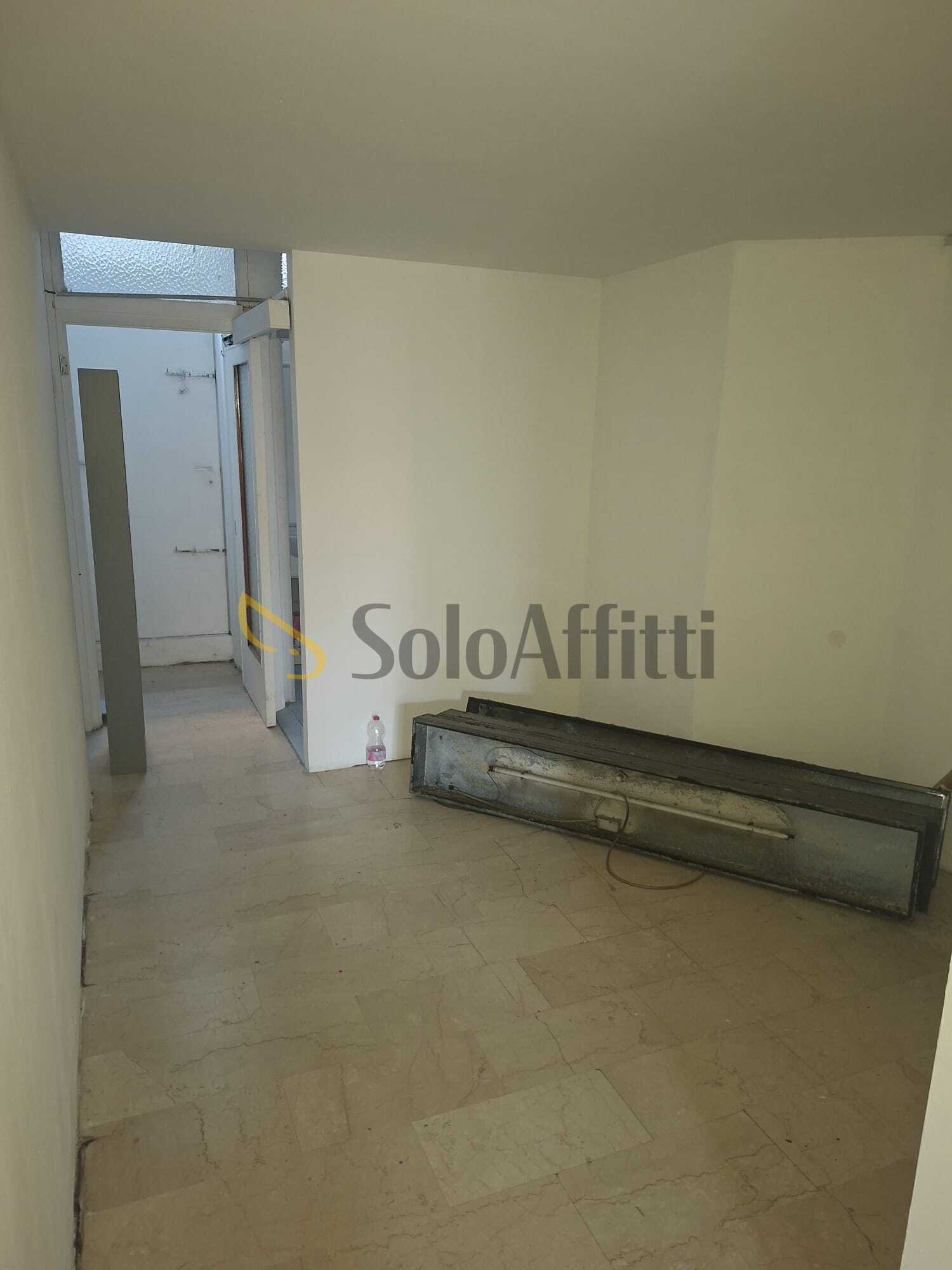 Locale commerciale in affitto, Gallarate centro