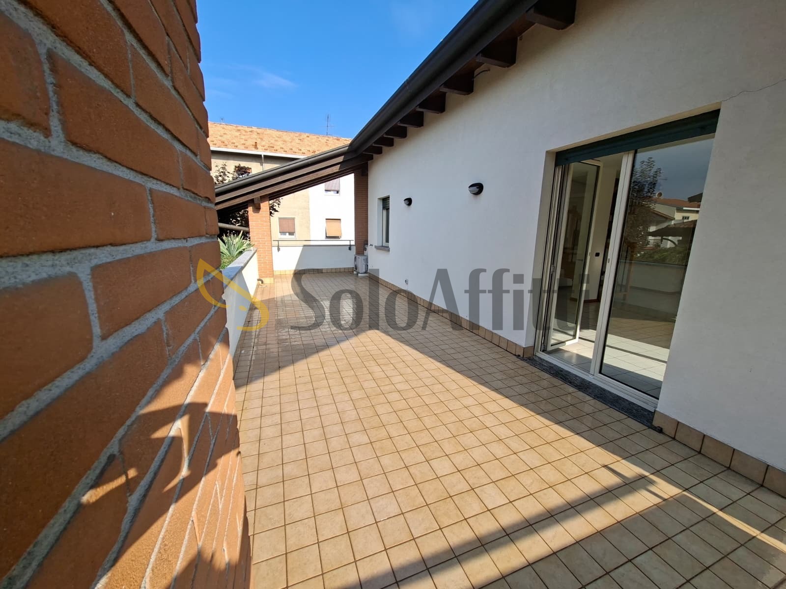 Villa con terrazzo a Olgiate Olona