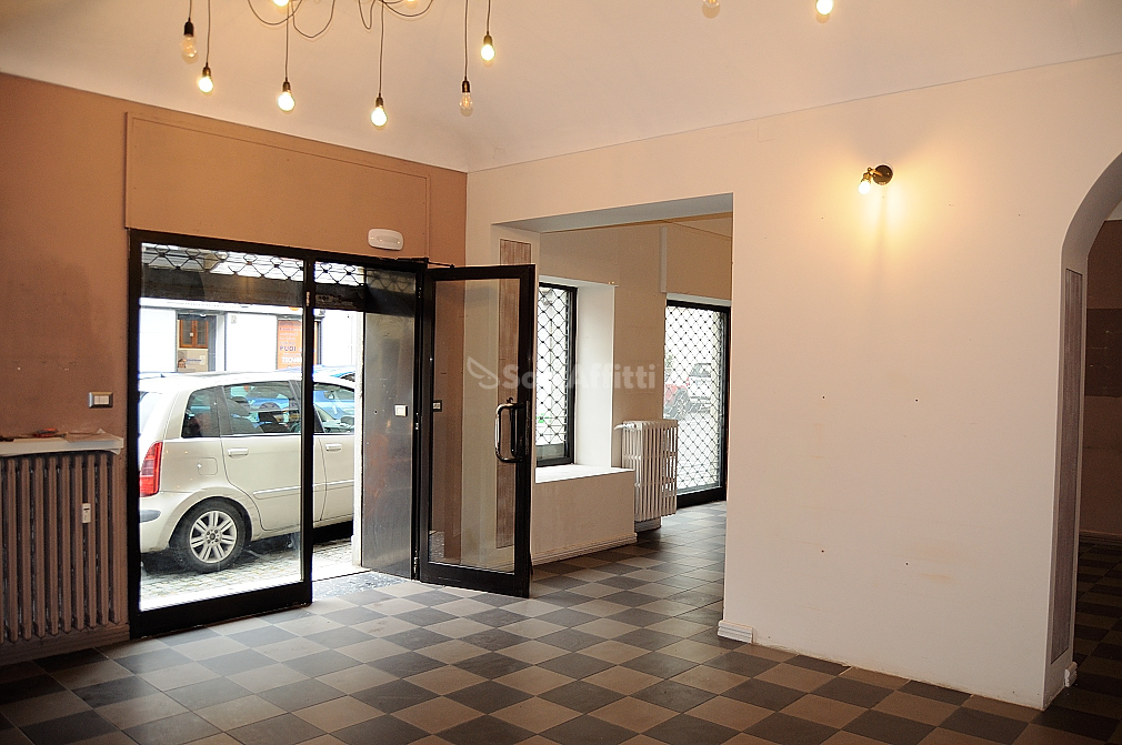 Locale commerciale in affitto in corso italia 17b, Gassino Torinese