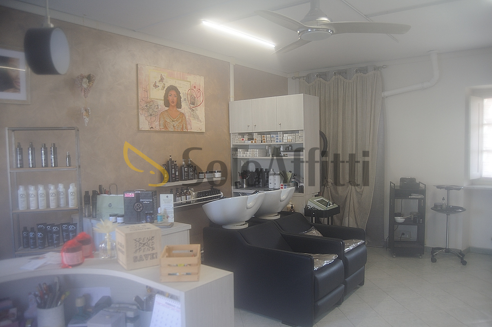 Locale commerciale in affitto in via cavour 69, Settimo Torinese