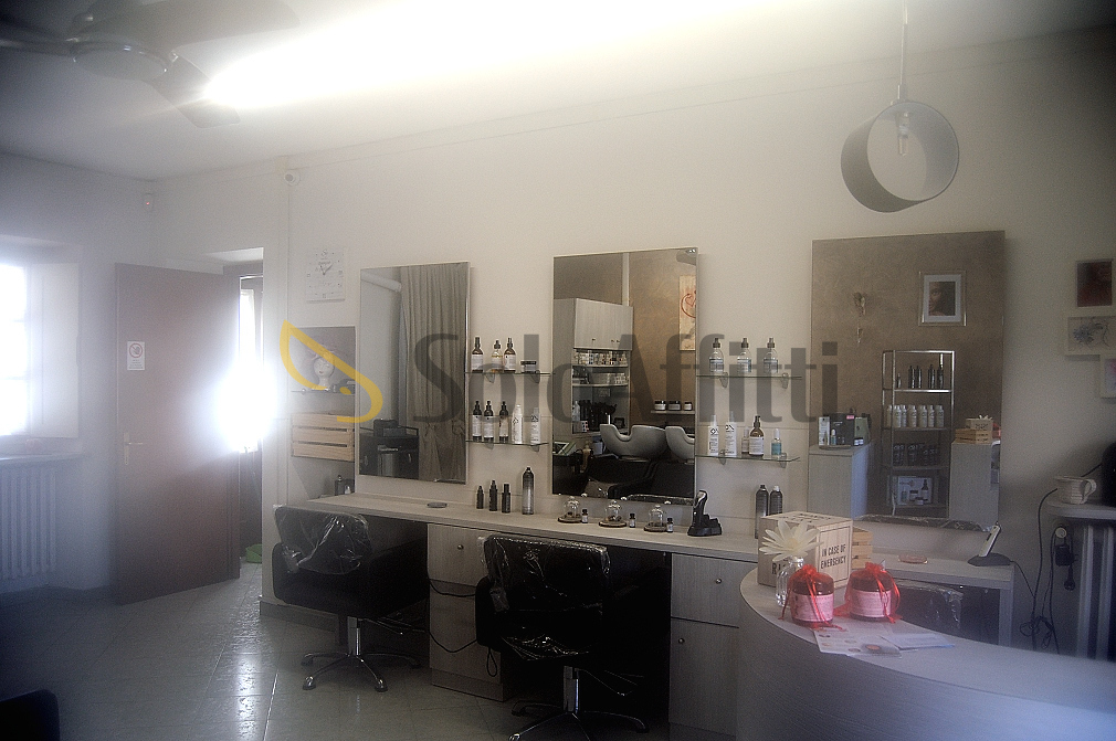 Locale commerciale in affitto in via cavour 69, Settimo Torinese