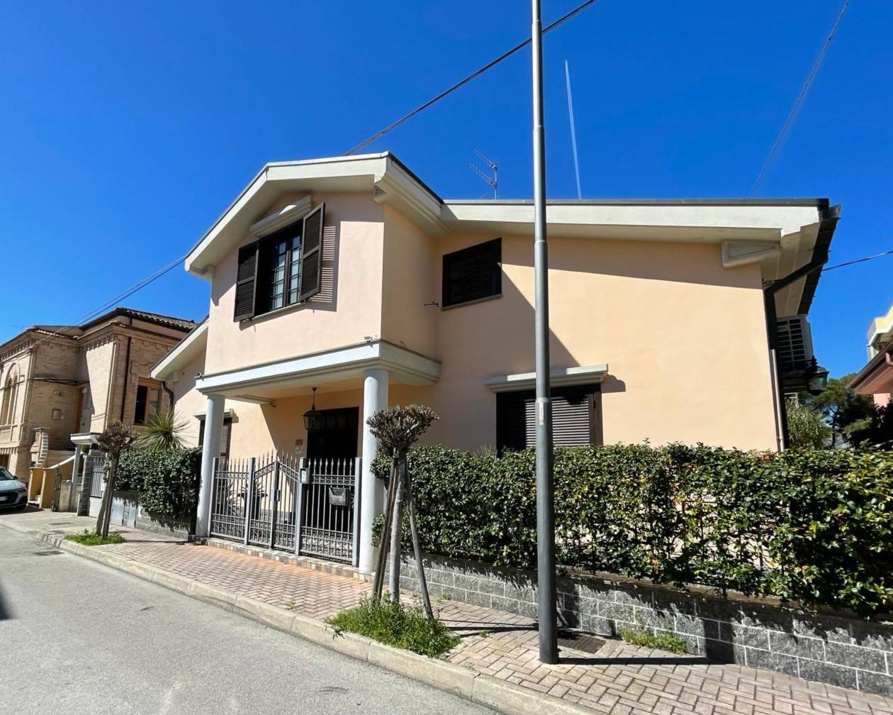 Casa indipendente in vendita, Pescara centro