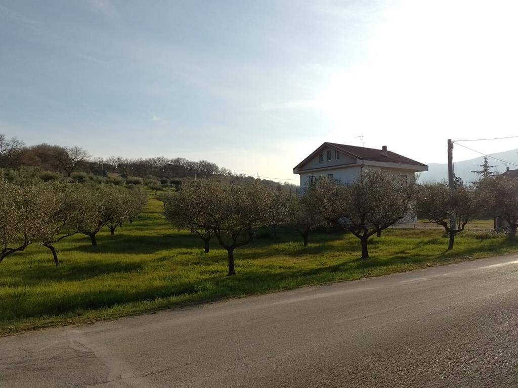 Casa singola in vendita a Civitaquana, Bauglione