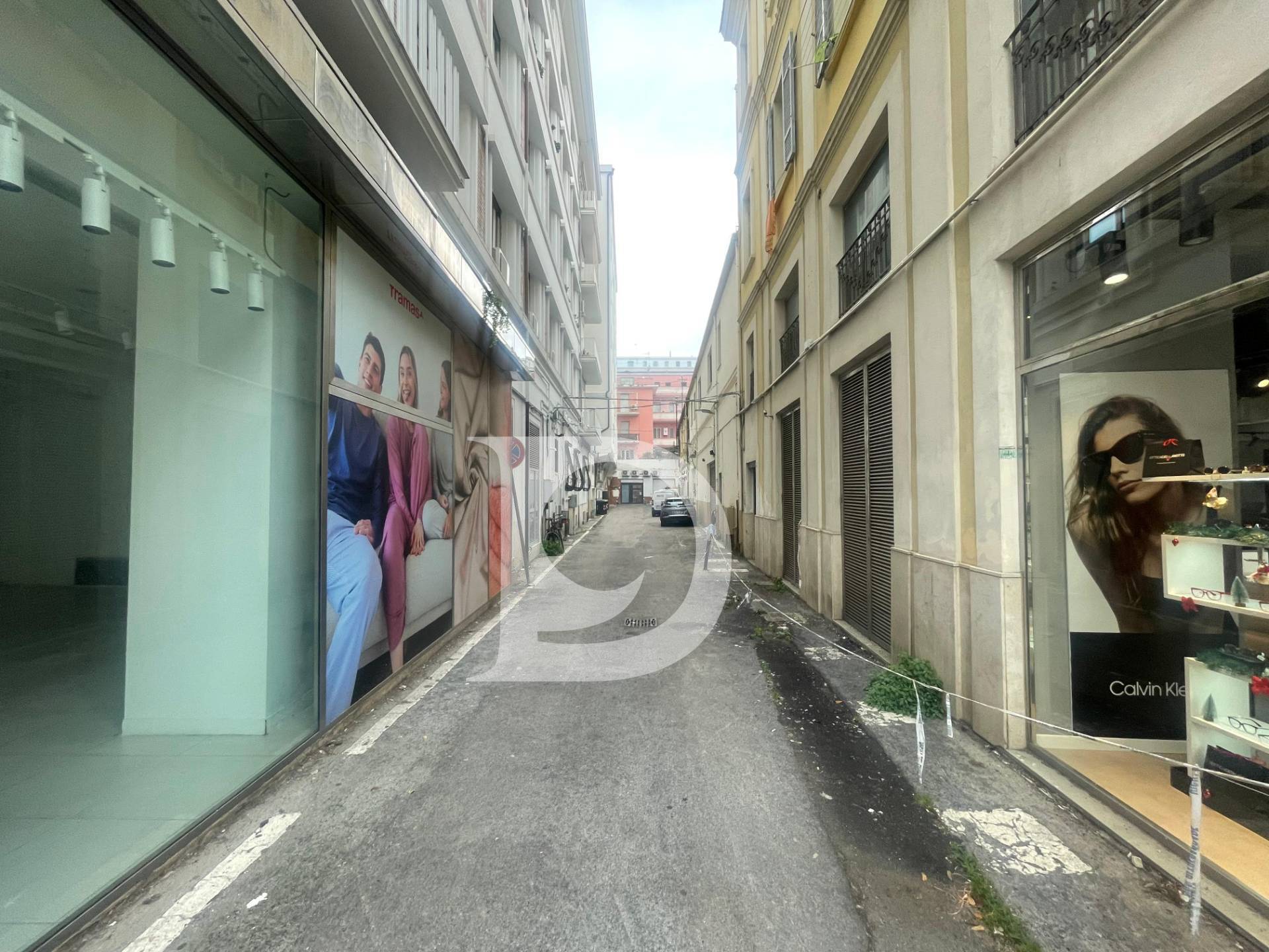 Box o garage in vendita a Pescara, Centro